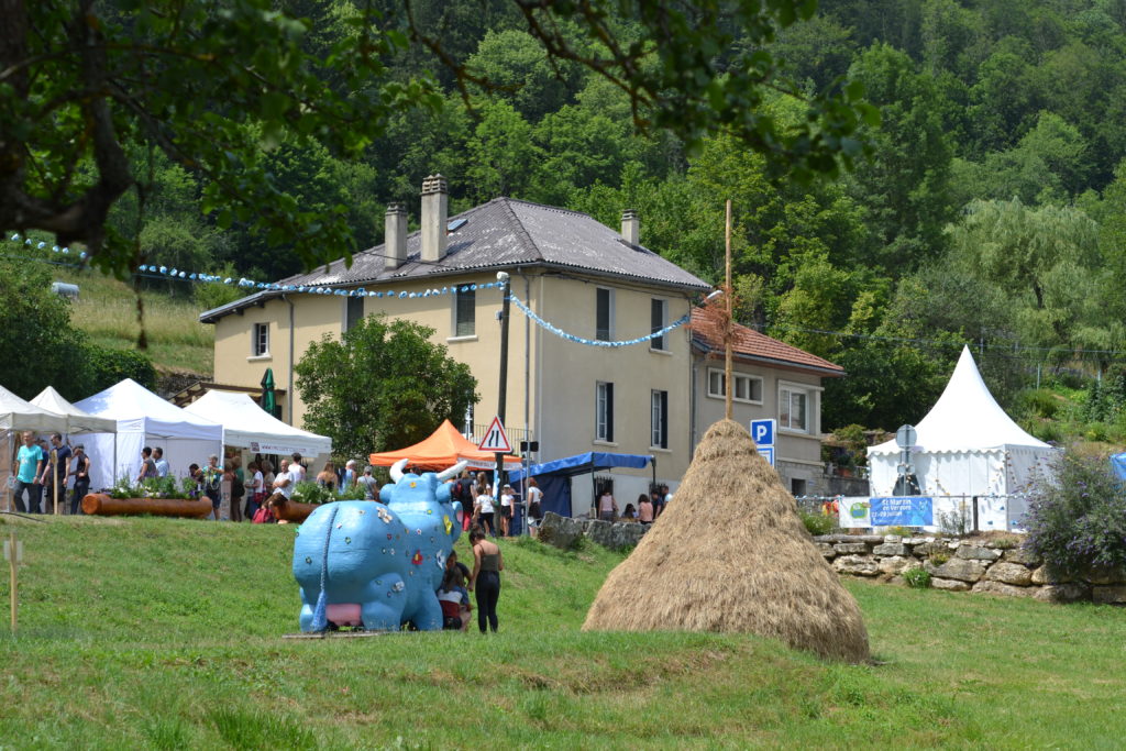 Saint-Martin - Fête du Bleu 2019. Un gerbier.